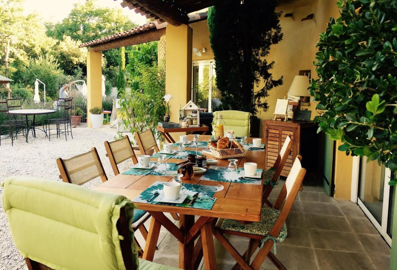 Le Mas Des Pierres Blanches Bed and Breakfast Venasque Buitenkant foto