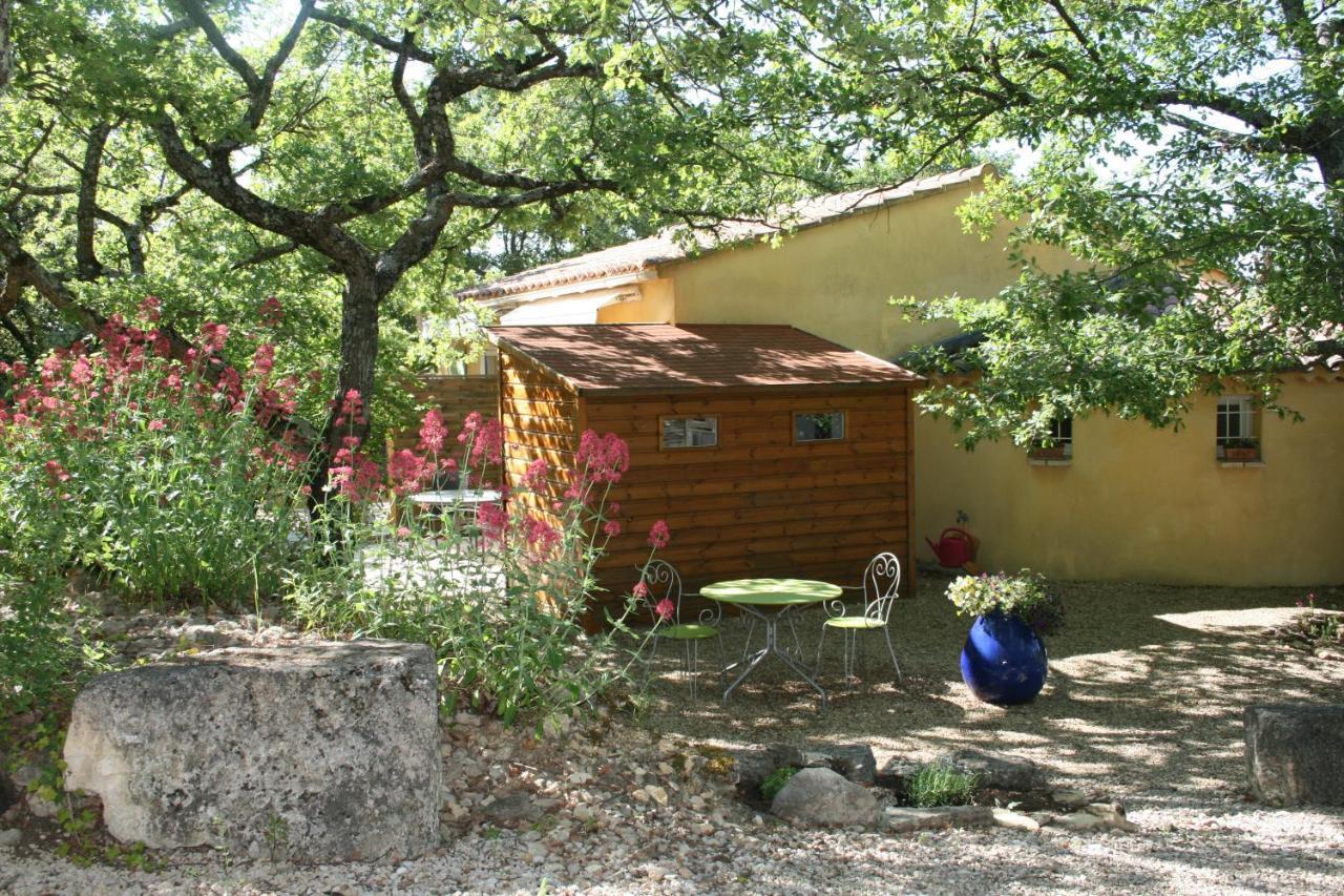 Le Mas Des Pierres Blanches Bed and Breakfast Venasque Buitenkant foto
