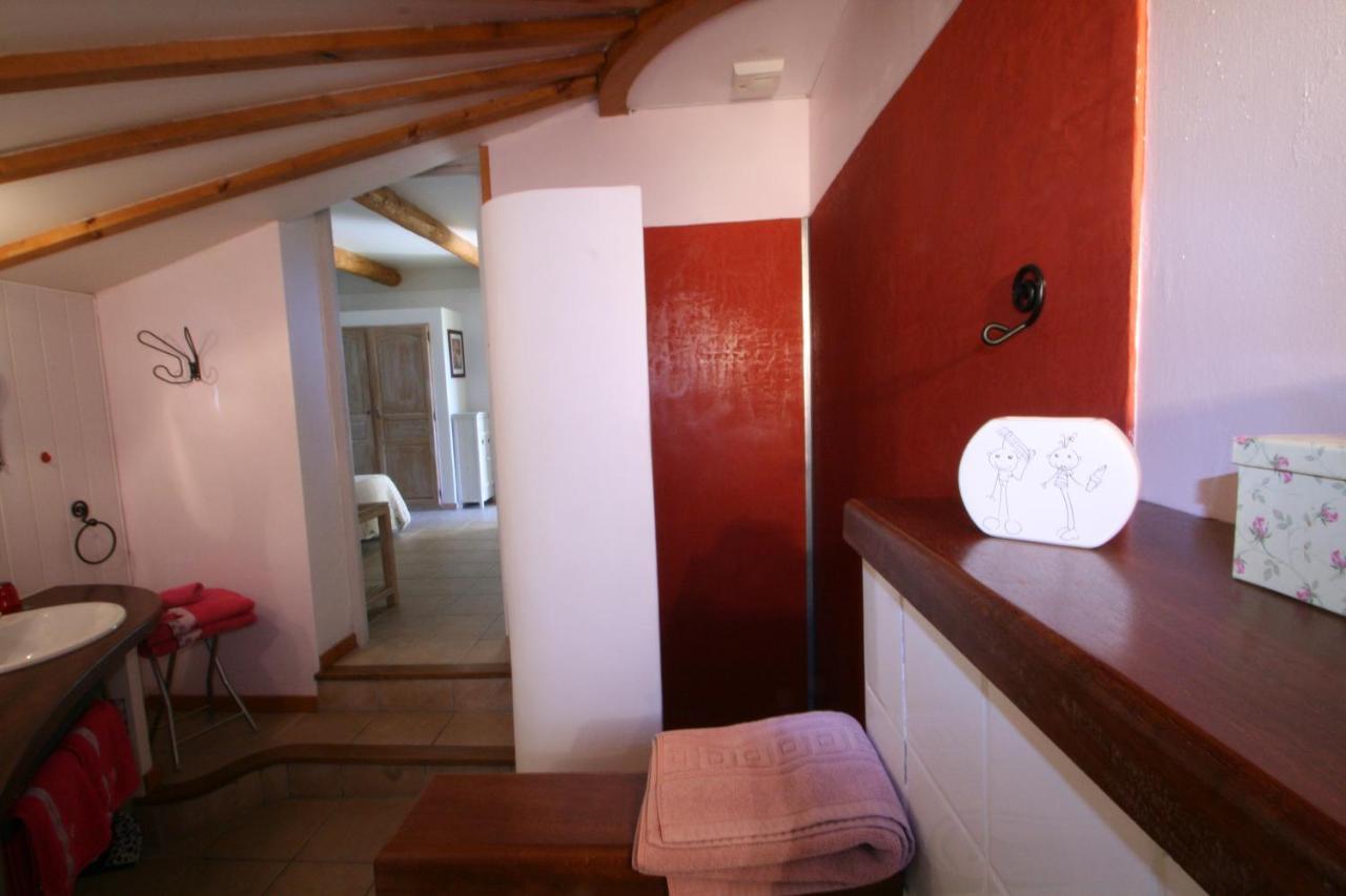 Le Mas Des Pierres Blanches Bed and Breakfast Venasque Buitenkant foto