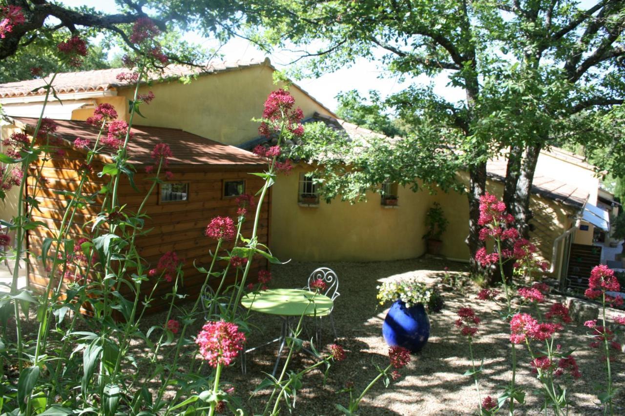 Le Mas Des Pierres Blanches Bed and Breakfast Venasque Buitenkant foto